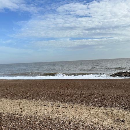 Felixstowe Chimo Caravan 8 Sleeps 5 Min To Beach Eksteriør billede